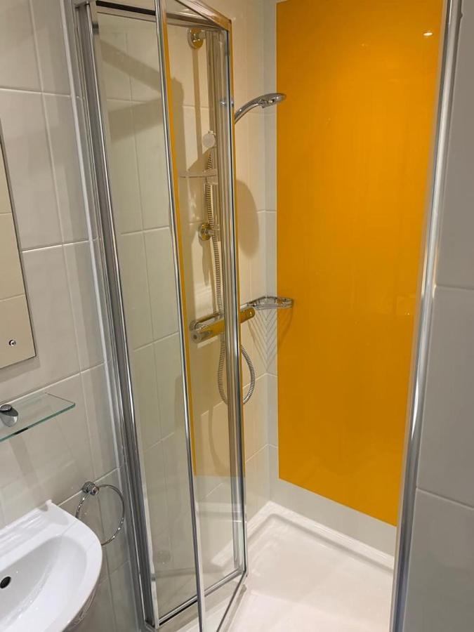 For Students Only Ensuite Bedrooms With Shared Kitchen At Cathedral Point In Winchester Kültér fotó